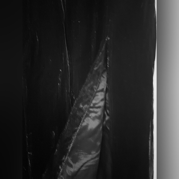 Vintage black velvet maxi skirt with slit - Picture 5 of 5